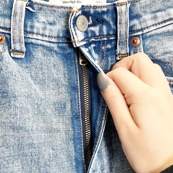 Abercrombie & Fitch The Ankle Straight Ultra High Rise Acid Wash Colorblock Jean - Picture 7 of 10